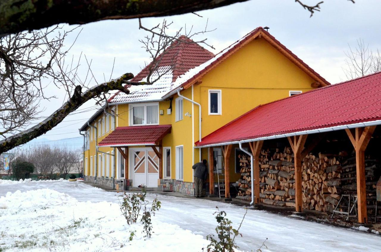 Cazare La Troita Hotel Codlea Ngoại thất bức ảnh