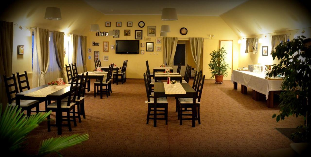 Cazare La Troita Hotel Codlea Ngoại thất bức ảnh