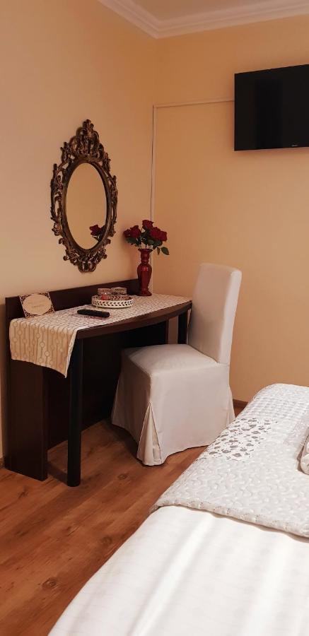 Cazare La Troita Hotel Codlea Ngoại thất bức ảnh